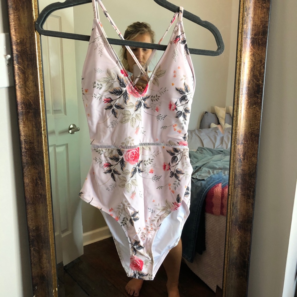 Reposhing | ✨ NWT Cupshe One Piece M ✨